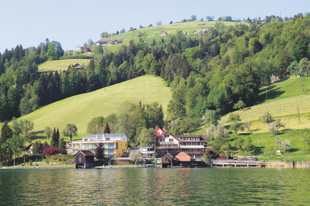 Hotel - Restaurant Eierhals Am Aegerisee Oberageri Bagian luar foto